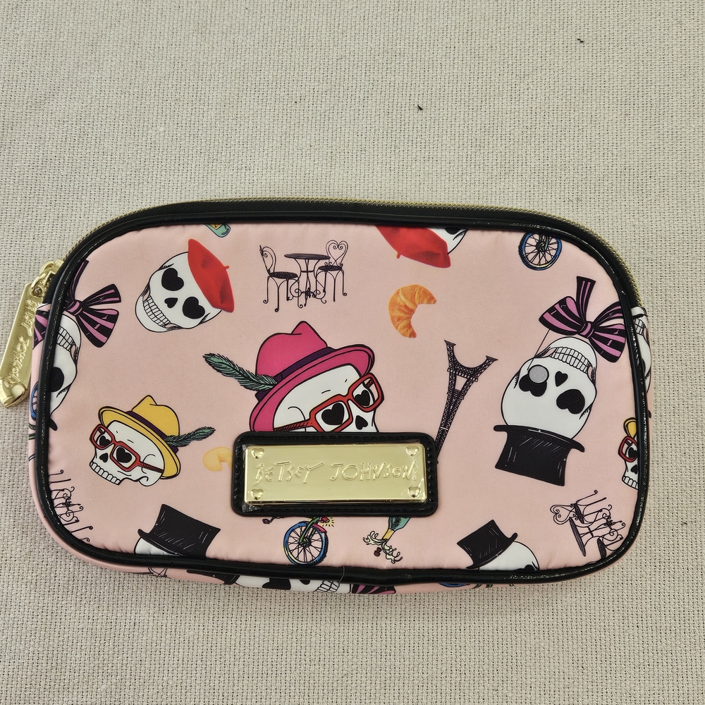 Betsey Johnson Cosmetics Make Up Skull London Zipper Bag Purse